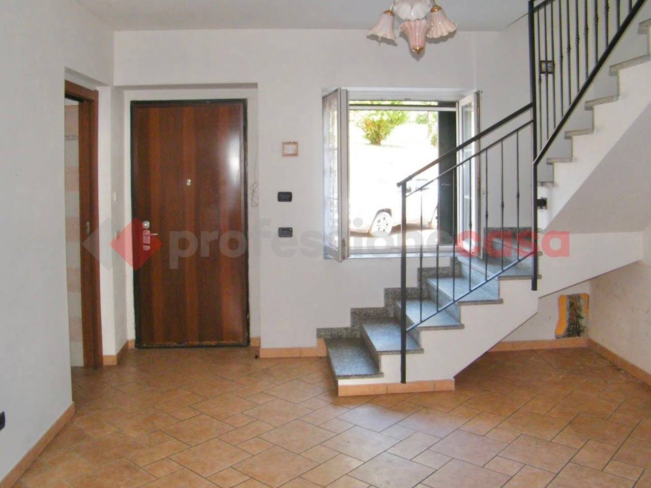 casa indipendente in vendita a Varallo Pombia