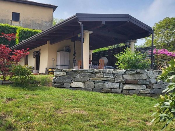 casa indipendente in vendita a Varallo Pombia
