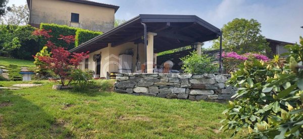 casa indipendente in vendita a Varallo Pombia