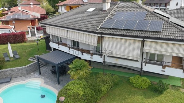 casa indipendente in vendita a Varallo Pombia