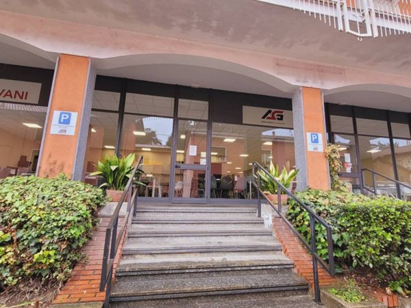 negozio in vendita a Varallo Pombia