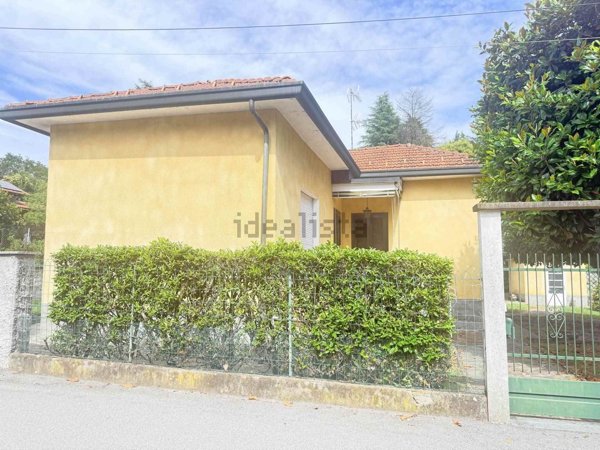 casa indipendente in vendita a Varallo Pombia