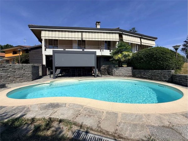 casa indipendente in vendita a Varallo Pombia