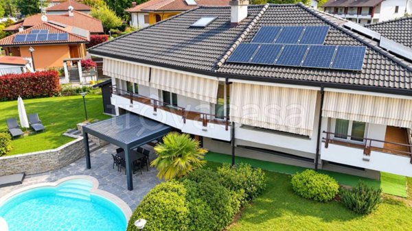 casa indipendente in vendita a Varallo Pombia