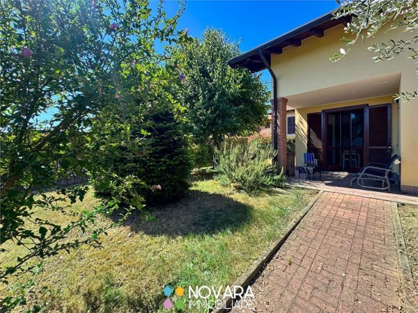 casa indipendente in vendita a Varallo Pombia