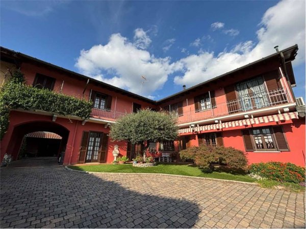 casa indipendente in vendita a Varallo Pombia