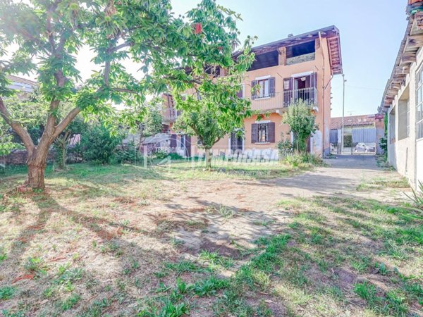 casa indipendente in vendita a Varallo Pombia