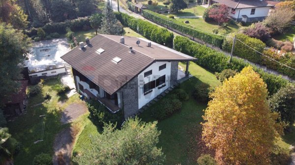 casa indipendente in vendita a Varallo Pombia
