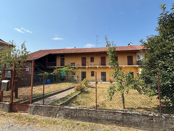 casa indipendente in vendita a Varallo Pombia