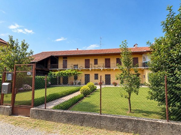 casa indipendente in vendita a Varallo Pombia