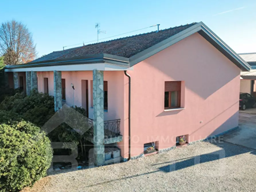 casa indipendente in vendita a Varallo Pombia