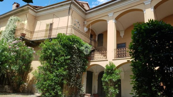 casa indipendente in vendita a Varallo Pombia