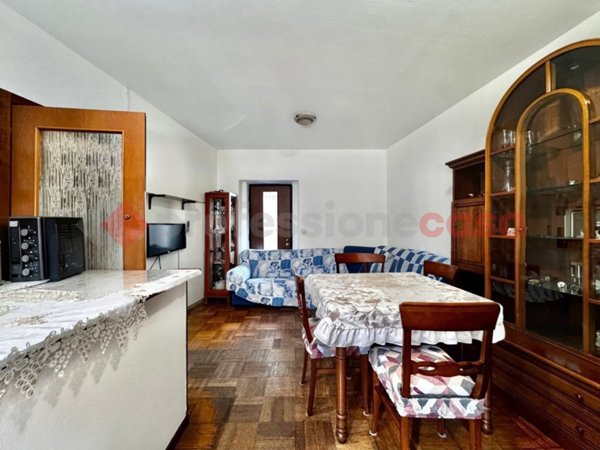 casa indipendente in vendita a Varallo Pombia