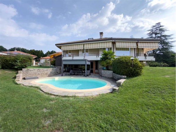 casa indipendente in vendita a Varallo Pombia