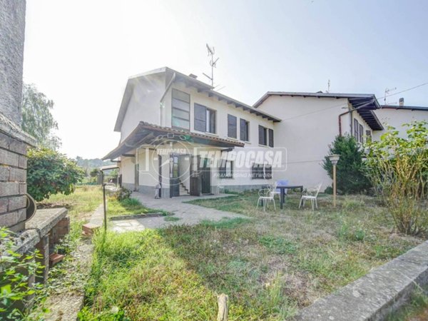 casa indipendente in vendita a Varallo Pombia