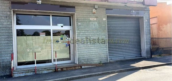locale commerciale in vendita a Varallo Pombia