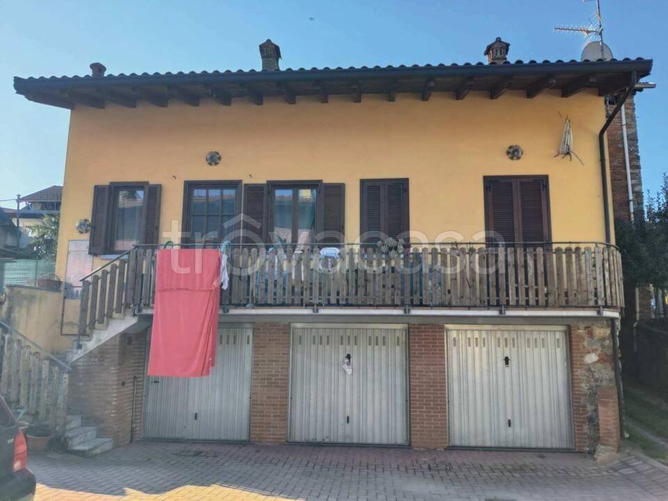 casa indipendente in vendita a Varallo Pombia