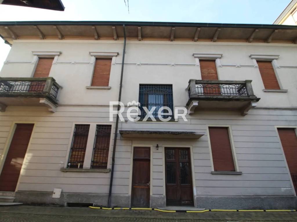 casa indipendente in vendita a Varallo Pombia
