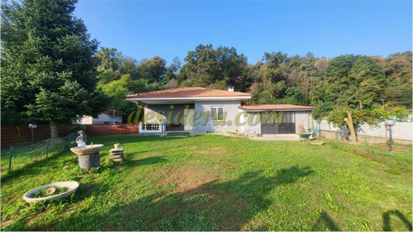casa indipendente in vendita a Varallo Pombia