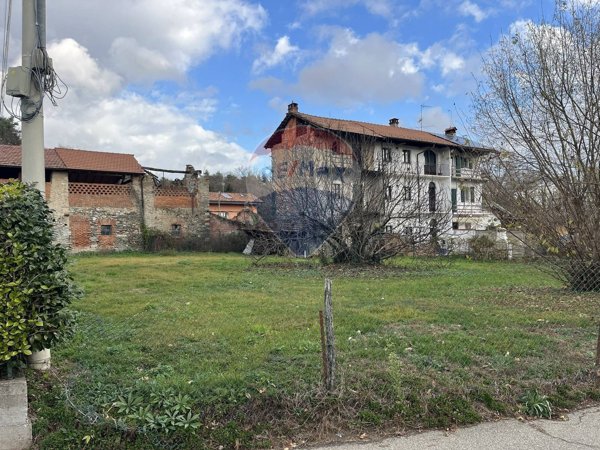 casale in vendita a Varallo Pombia