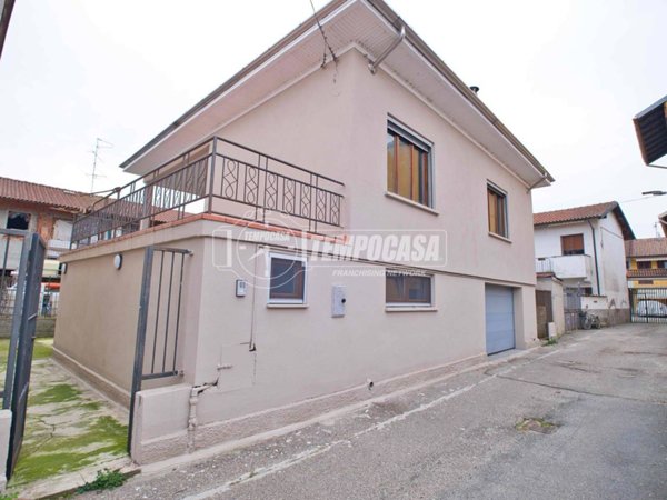 casa indipendente in vendita a Vespolate