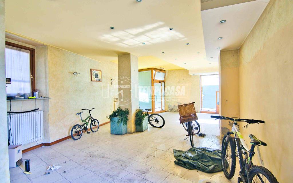 negozio in vendita a Vespolate