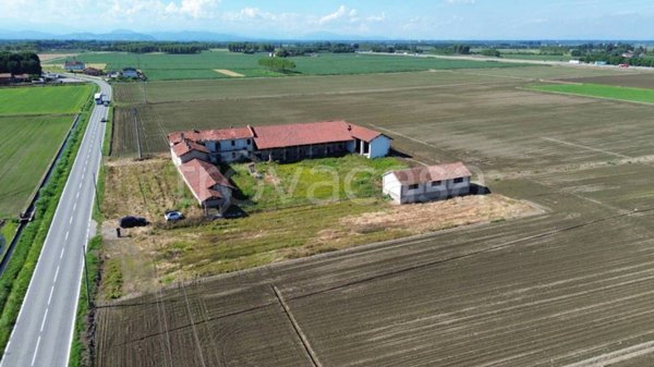 casale in vendita a Vicolungo