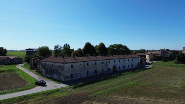 casale in vendita a Vicolungo