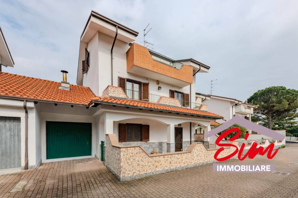 casa indipendente in vendita a Vicolungo