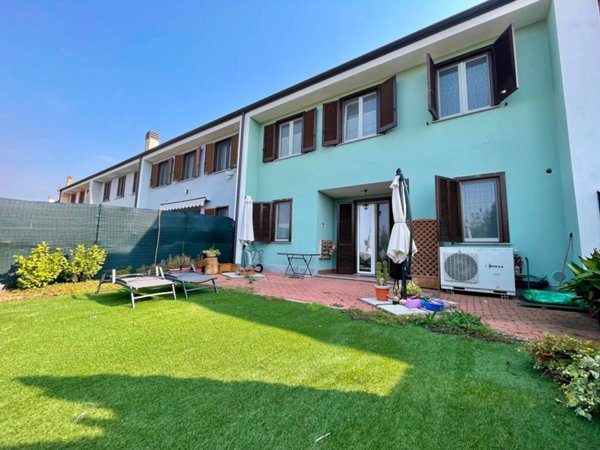 casa indipendente in vendita a Vinzaglio