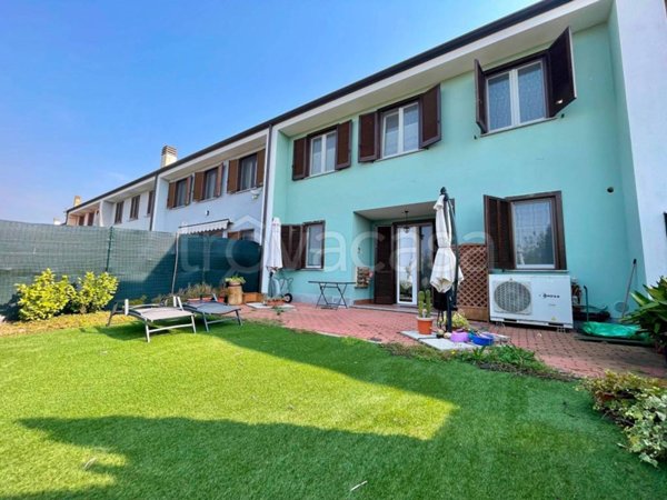 casa indipendente in vendita a Vinzaglio