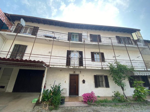 casa indipendente in vendita a Gattico-Veruno in zona Revislate