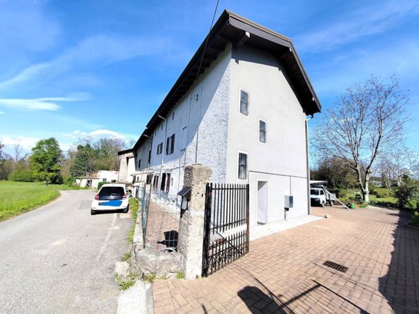 appartamento in vendita a Gattico-Veruno in zona Veruno