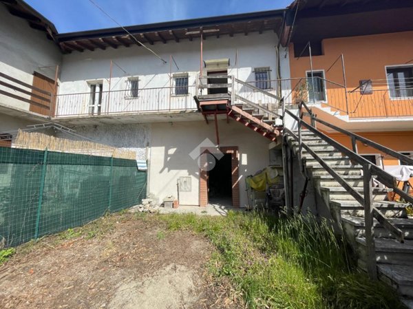 casa indipendente in vendita a Gattico-Veruno in zona Revislate
