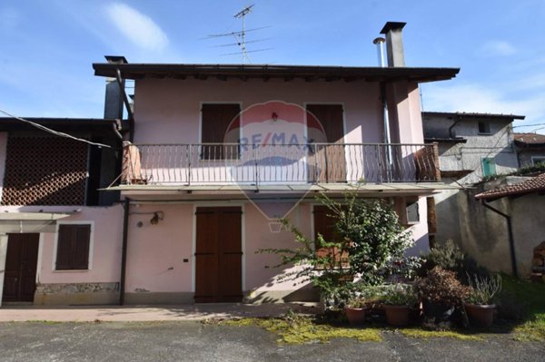 villa in vendita a Gattico-Veruno in zona Revislate