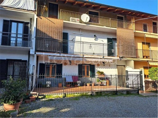 casa indipendente in vendita a Gattico-Veruno in zona Veruno