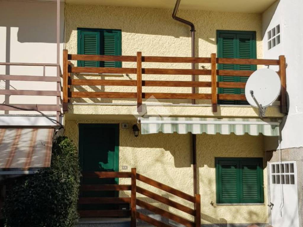 appartamento in vendita a Gattico-Veruno in zona Revislate