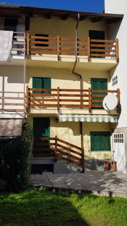 appartamento in vendita a Gattico-Veruno in zona Revislate