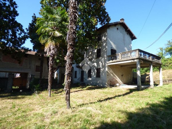 casa indipendente in vendita a Gattico-Veruno in zona Gattico
