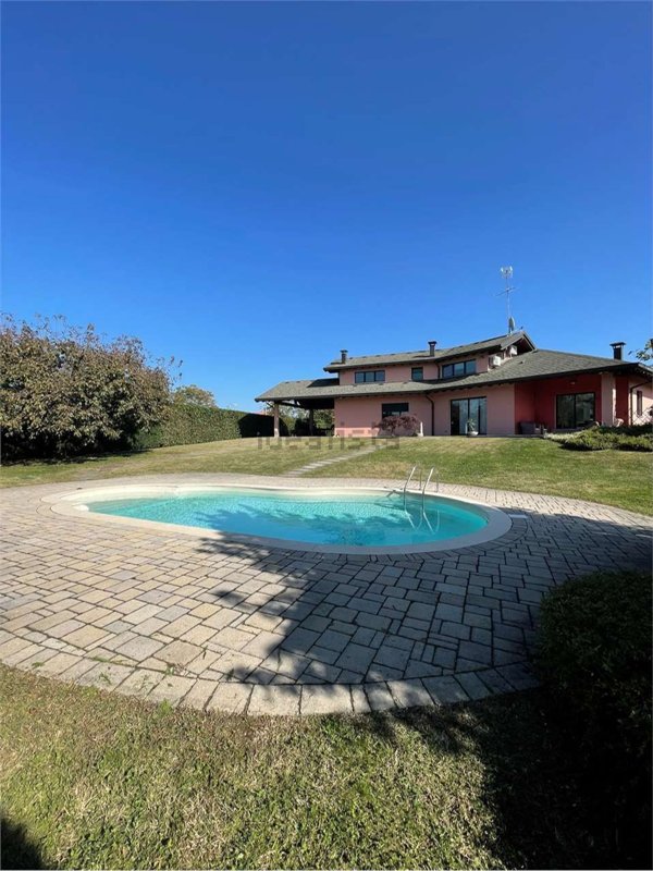 casa indipendente in vendita a Gattico-Veruno in zona Veruno