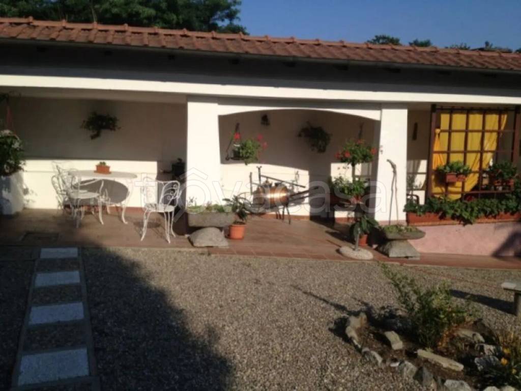 casa indipendente in vendita a Gattico-Veruno in zona Veruno