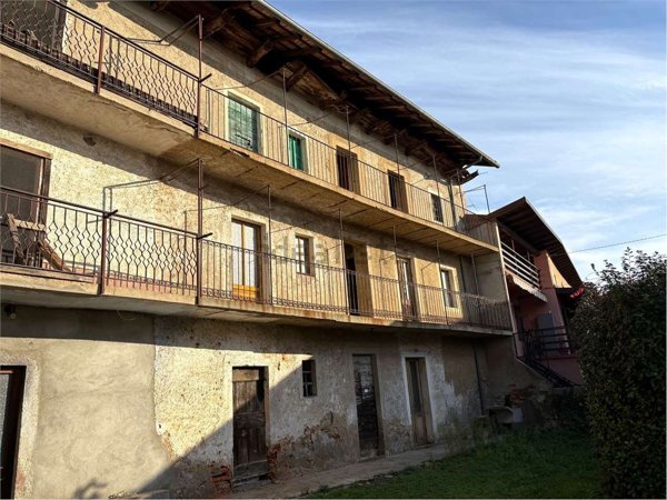 casale in vendita a Gattico-Veruno in zona Veruno