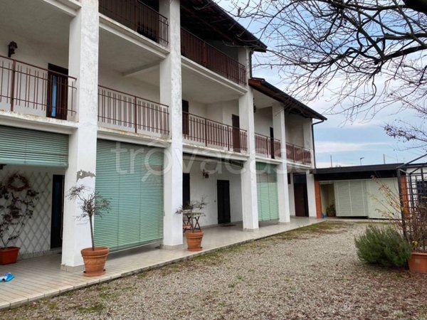 casa indipendente in vendita a Gattico-Veruno in zona Revislate
