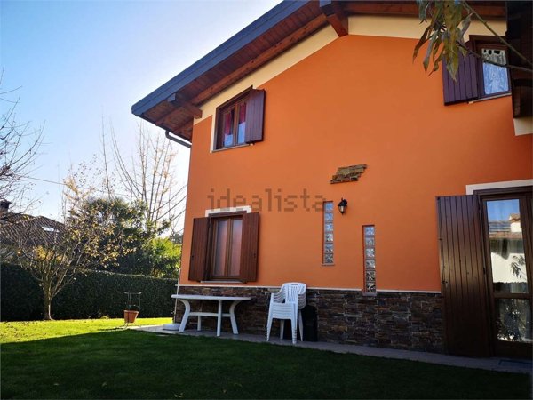 casa indipendente in vendita a Gattico-Veruno in zona Veruno