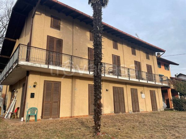 casa indipendente in vendita a Gattico-Veruno in zona Revislate