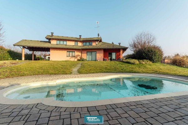 casa indipendente in vendita a Gattico-Veruno in zona Veruno