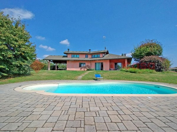 casa indipendente in vendita a Gattico-Veruno in zona Gattico