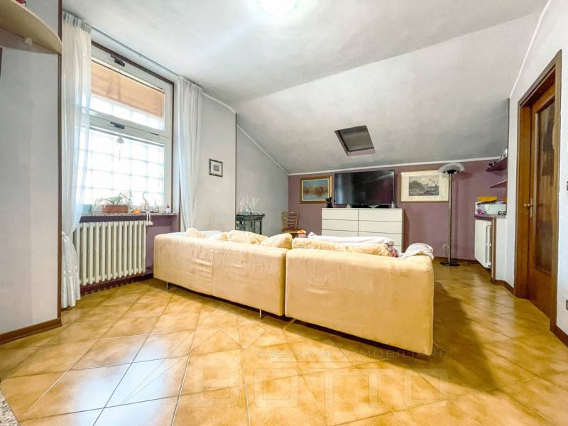 casa indipendente in vendita a Gattico-Veruno in zona Gattico