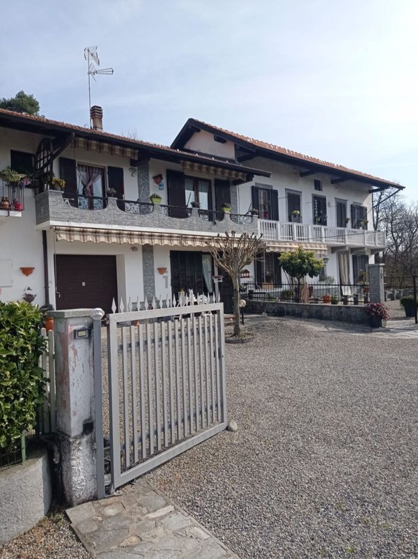 casa semindipendente in vendita a Gattico-Veruno