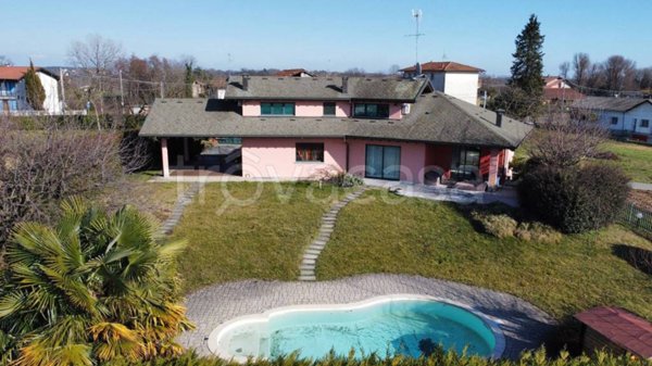 casa indipendente in vendita a Gattico-Veruno in zona Veruno